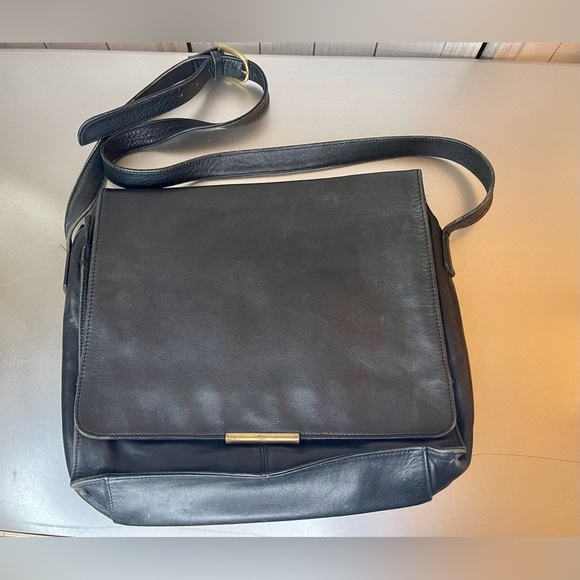 Vintage Nine West Black Distressed Leather Messenger Work Bag Purse - Picture 1 of 10